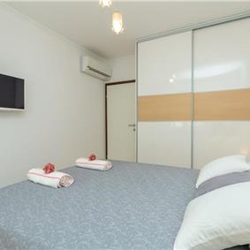 4 Bedroom Apartment with Balcony in Mokosica near Dubrovnik City, Sleeps 8